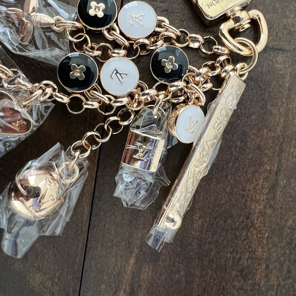 Designer-Inspired bracelet - Picture 2 of 8